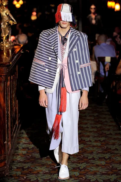 Look 25